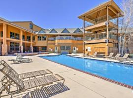 Granby Condo with Pool Access, Near Hiking and Skiing!, hotel a Granby