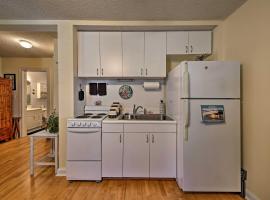 Nags Head Apt with Patio - half Mile Walk to Beach!, apartmán v destinaci Nags Head