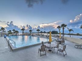 Gulf-View Hudson Condo in Waterfront Resort!, hotel en Hudson