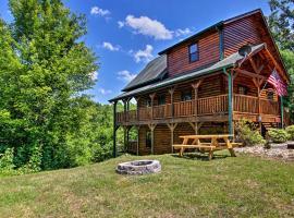 Family Escape with WiFi, Theater, Hot Tub and Mtn View, villa in Sevierville