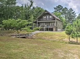 Guntersville Cabin with Fire Pit and Covered Porch