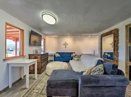 Chic Studio with Grill - 25 Mins to Taos Ski Valley!