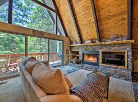 Luxe Lake Arrowhead Home with Game Room and Hot Tub, koča v mestu Lake Arrowhead