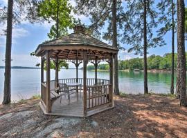 Privāta brīvdienu naktsmītne Condo on Lake Keowee with Resort Amenities and Pool! pilsētā Salem