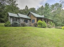 Creekside Berkeley Springs Cabin on 35 Acres!, vacation rental in Berkeley Springs