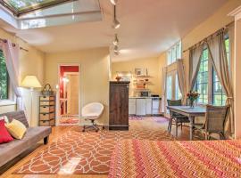 Quiet Saugatuck Studio with Patio - Walk to Dtwn!, apartman u gradu 'Saugatuck'