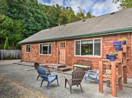 Gold Beach Apartment with Activities - 2 Mi to Ocean, vacation rental in Gold Beach