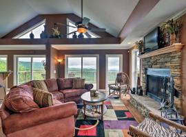 Beech Mtn Home with Fire Pit, 5 Mins to Resort!, sewaan penginapan di Beech Mountain