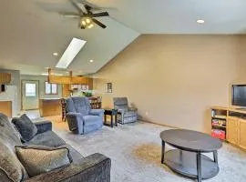 Elwood Townhome w/ Patio - 7 Mi to Johnson Lake
