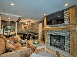 Rustic Ski-Out Brian Head Condo with Comm Pool، فندق في بريان هيد