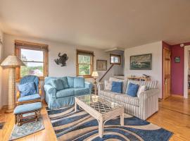 Acadia National Park Home with Deck and Ocean View!, puhkemajutus sihtkohas Southwest Harbor