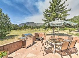 Lovely Flagstaff Home with BBQ Area and Mtn Views!, hotel in Flagstaff