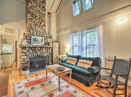 Saranac Lake Cabin with Beach Access, βίλα σε Lake Clear