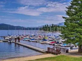 Walk to Payette Lake Beach! Townhome with Fire Pit