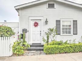 San Diego Home with Yard - 2 Blocks to the Bay!, rumah liburan di San Diego