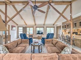 14 Mi to Ski Apache Ruidoso Home with Deck and Grill!, hotel a Ruidoso