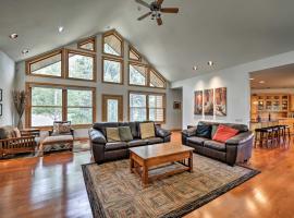 Pagosa Springs Home with Patio, Grill and Hot Tub!، فندق في باغوسا سبرينغز