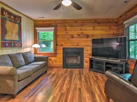 Clyde Cabin with Porch - Mins to Smoky Mountains, Hotel in Clyde