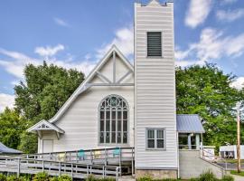 Historic Church Home - Walk to Durand Shops!, Hotel in Durand