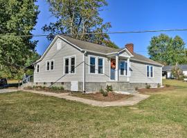 Six Waterpots Cottage in Blue Ridge Mtns!, hotel in Lenoir