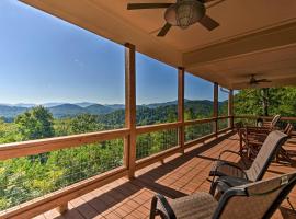Hiawassee Home w/ Views < 1 Mi to Lake Chatuge, hótel í Hiawassee