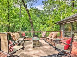 Lake Toxaway Cabin with Fire Pit - 1 Mi to Marina, hotel in Lake Toxaway