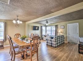 Cobblestone Cottage - 10 Mi to Pomme de Terre!, hotel in Galmey