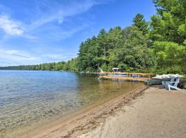 Panther Pond Cabin with 200 Ft Sand Beach and Dock!, hotel em Raymond