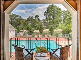 Lake Allatoona Area Studio with Pool and Views!, hotel i Cartersville