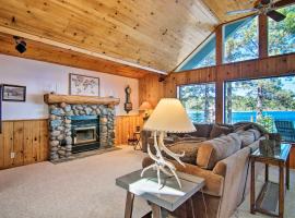 Hot Tub and Lake Tahoe Views Waterfront Retreat, hotel v destinaci Tahoma