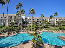 Beachfront Oceanside Condo with Pool and Hot Tub!, spahotell i Oceanside