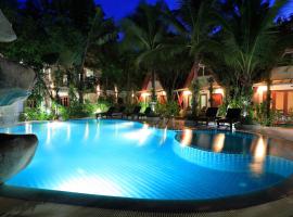 Meet Holiday Hotel, hotel in Rawai Beach