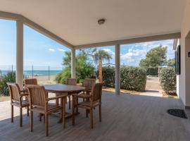 Villa Alessandri - Direttamente sulla Spiaggia, בית נופש באלביניה
