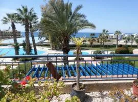 King's Palace - spacious 2 bed, 2 bath with sea and pool views