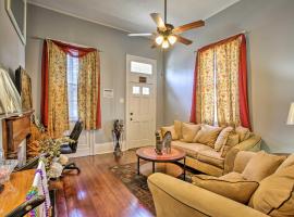 NOLA House in Irish Channel - Walk to Magazine St!, alquiler temporario en Nueva Orleans