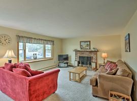 Quiet Brewster House with Deck, Mins to Bay Beaches!, hotel sa Brewster