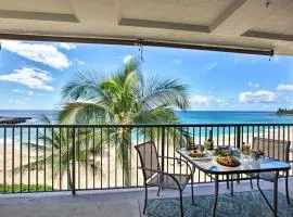 Stunning Makaha Condo with Pool Access and Ocean View!