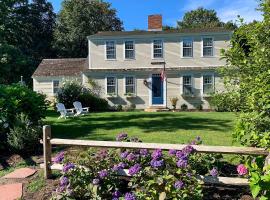 Upscale Orleans Home with Deck, 1 Mi to Nauset Beach, hotel with parking in East Orleans