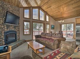 South Lake Tahoe Home 9 Mi to Heavenly Mountain!, holiday rental in South Lake Tahoe
