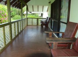 Gina's Garden Lodges, cabin in Arutanga