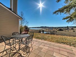 Pagosa Springs Getaway with Patio and Lake Views!、パゴサ・スプリングスのアパートメント