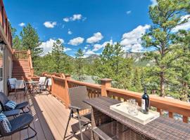 Estes Park Condo with Deck and Views about 3 Miles to RMNP!, hotell i Estes Park