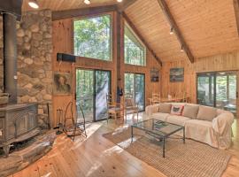 Cabin with 3 Acres, Tennis and BBall Courts by 4 Ski Mtns, villa à Sandisfield