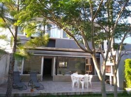 Amplia casa en Zona Parque San Carlos, holiday home in Concordia