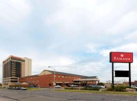 Ramada by Wyndham Topeka Downtown Hotel & Convention Center – hotel w mieście Topeka