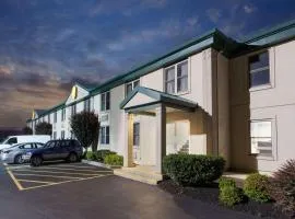 Super 8 by Wyndham Harrisburg Hershey West
