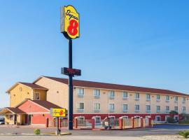 Super 8 by Wyndham San Antonio/I-35 North, отель в Сан-Антонио, рядом находится Морганс Уандерленд