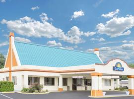 Days Inn by Wyndham Ruther Glen Kings Dominion Area, pet-friendly hotel in Ruther Glen