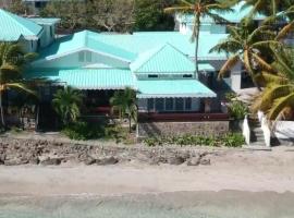 Bequia Beachfront Villas, hotel v destinácii Friendship