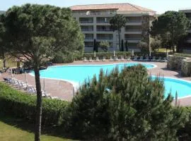 Appartement vue piscine dans résidence de standing